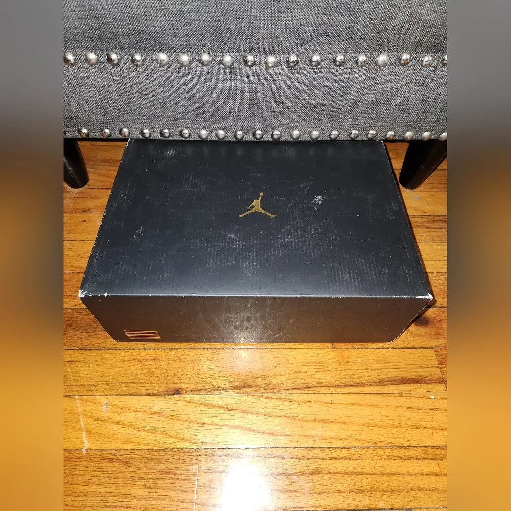 Jordan Retro 11 Empty Box - Picture 3 of 7